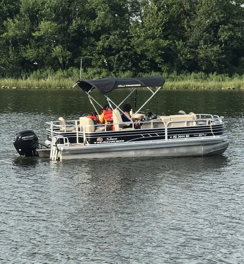 20-Foot Pontoon Boat Rental – Non-Fishing Use Only (Important Details Below)