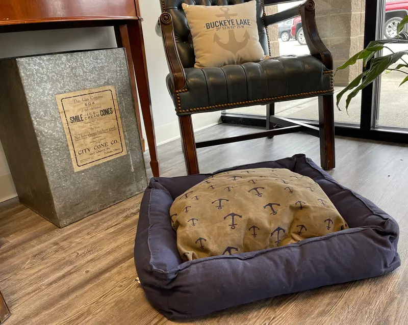 Pet Bed Featuring Nautical Anchor Design